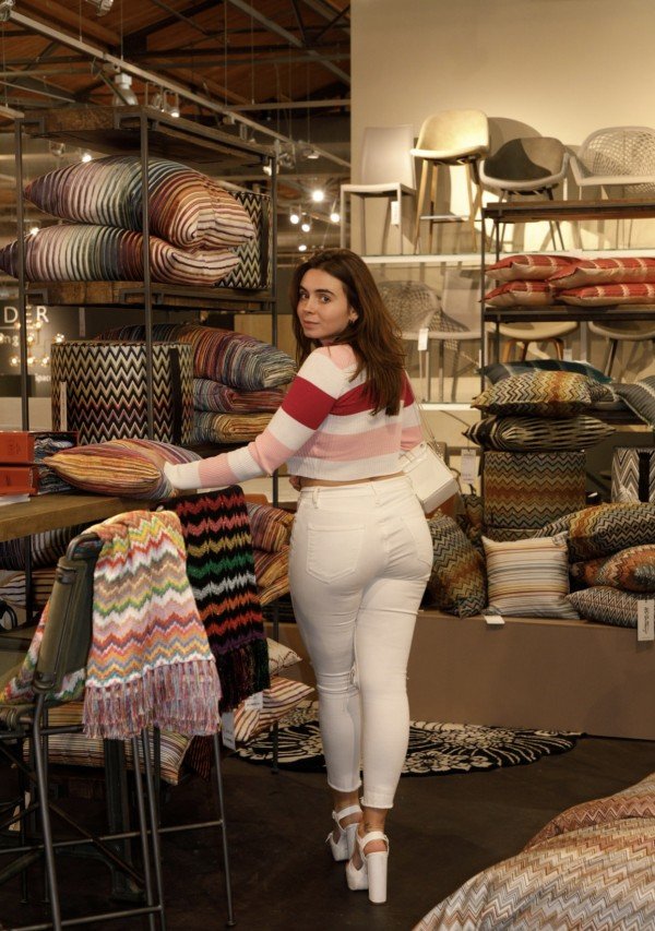 SARA MUJER INDEPENDIENTE …NUEVA… FRANCES FINAL. FIESTERA