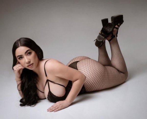 REINA DEL FRANCÉS, TETAS DE INFARTO PUTA FIESTERA