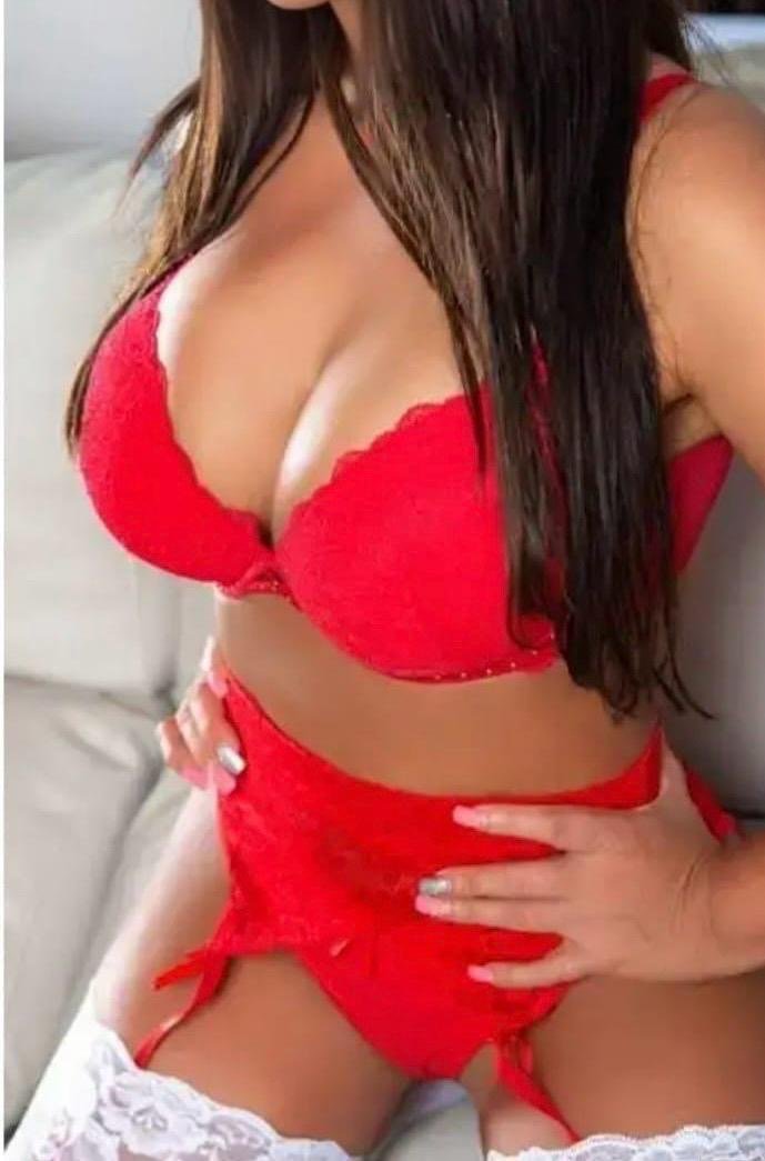 CALIENTE MORBOSA FIESTERA ATREVIDA