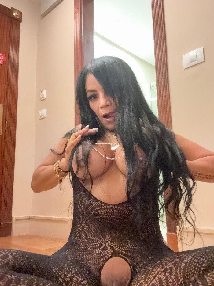 CON GANAS DE FIESTA Y MUCHO PLACER MI AMOR