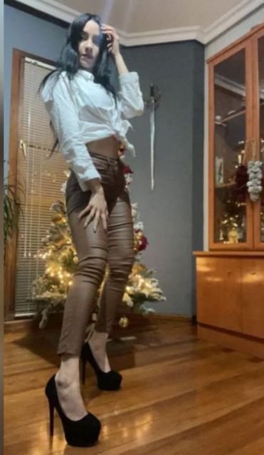 Joven estudiante caliente y morbosa, FOLLAMOS??