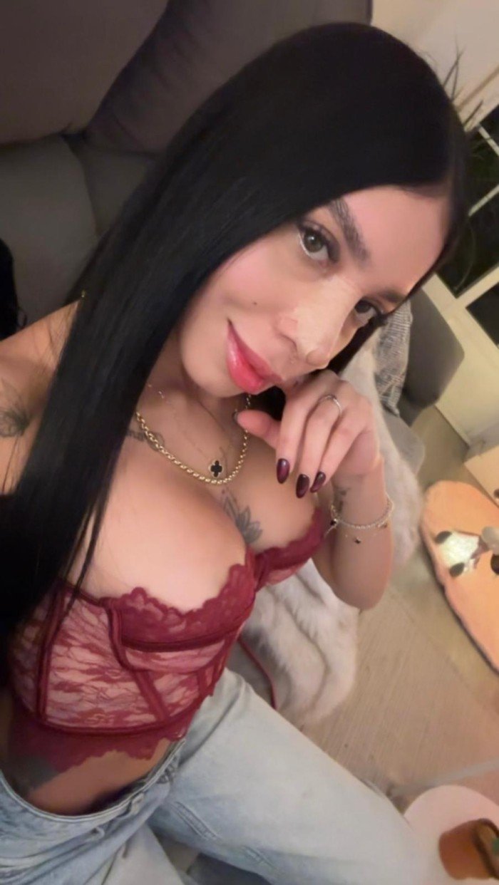 ARDIENTE FIESTERA JOVENCITA LATINA NOVEDAD