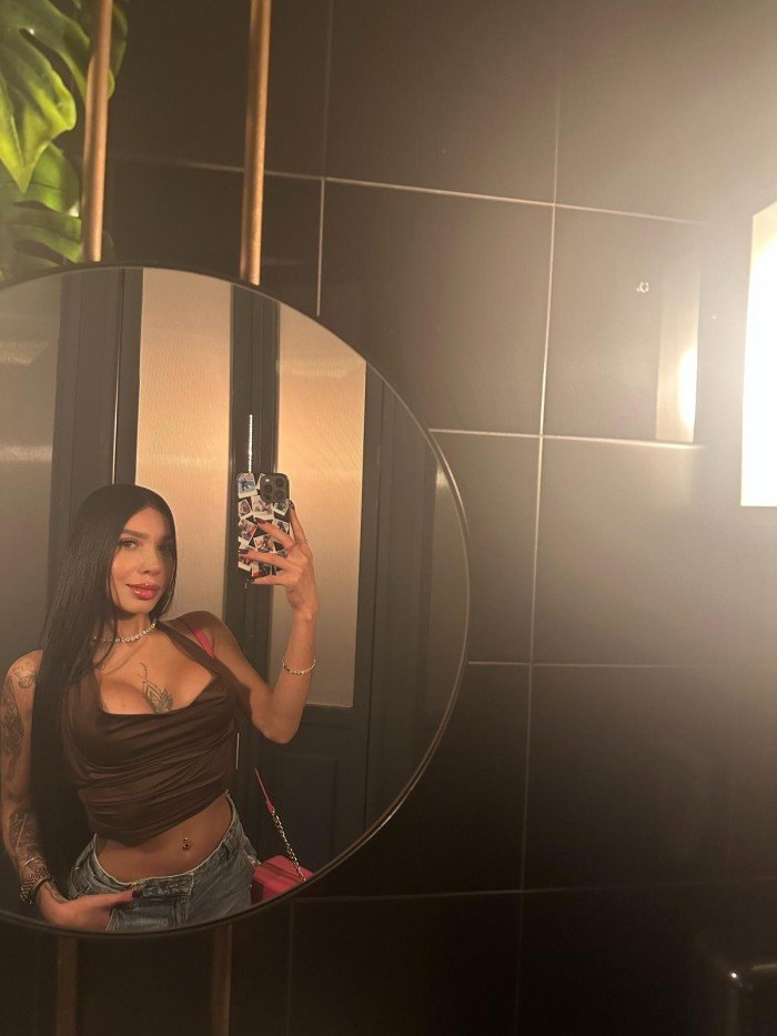 ARDIENTE FIESTERA JOVENCITA LATINA NOVEDAD