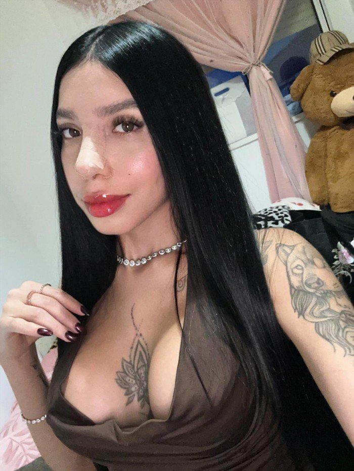 ARDIENTE FIESTERA JOVENCITA LATINA NOVEDAD