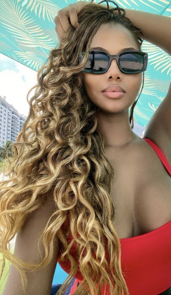 Estefani MUY SENSUAL EN ZAIDIN