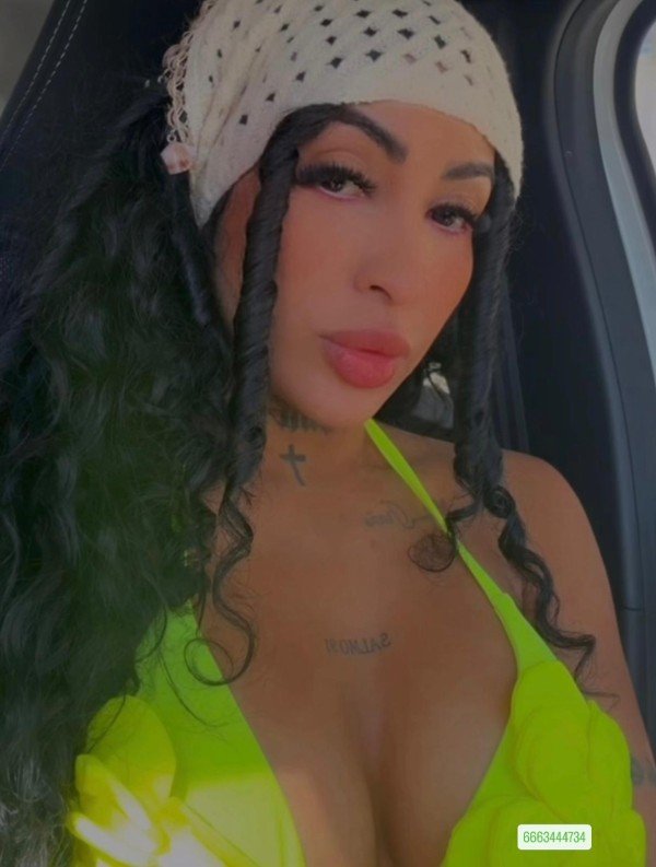 ESTREIA TATUADA DE LUJO FOTOS REALES