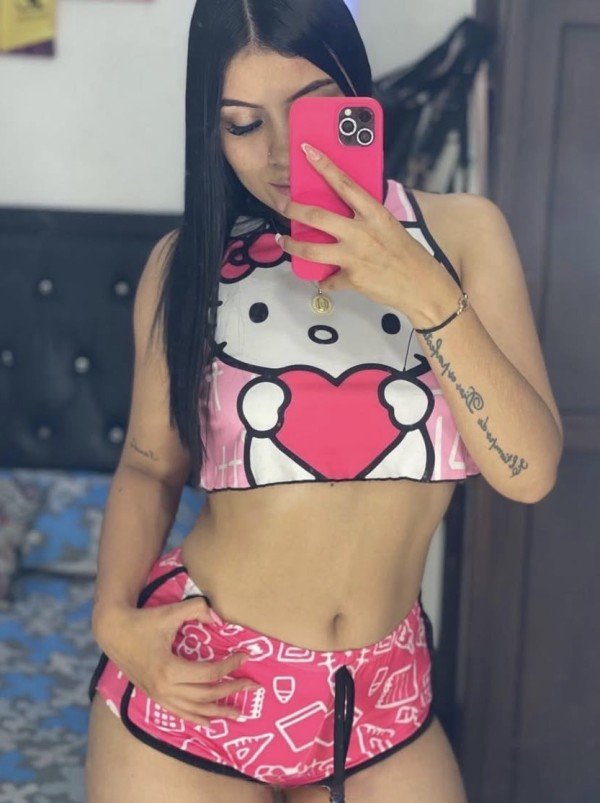 SEXY MORENA FIESTERA