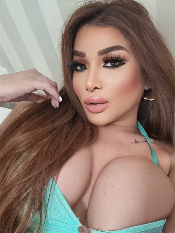 Aspiradora humana diosa de fiesta blancas