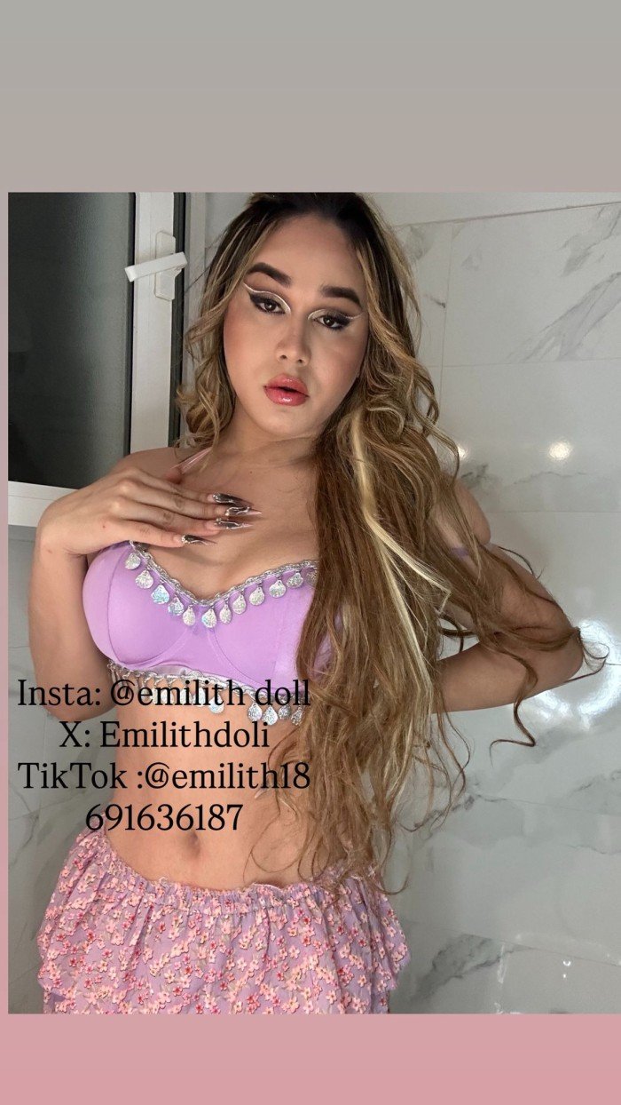 TRANS APASIONADA POLLONA LECHERA DESEOSA DE SEXO