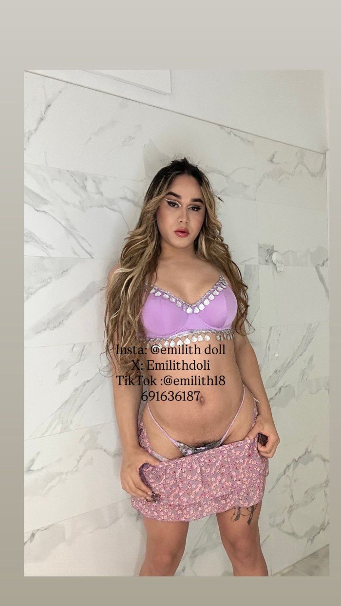 TRANS APASIONADA POLLONA LECHERA DESEOSA DE SEXO