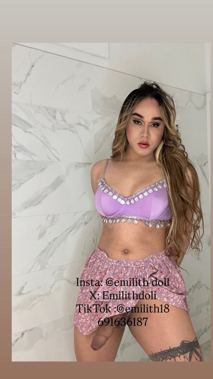 TRANS APASIONADA POLLONA LECHERA DESEOSA DE SEXO