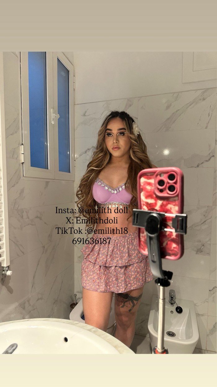 TRANS APASIONADA POLLONA LECHERA DESEOSA DE SEXO