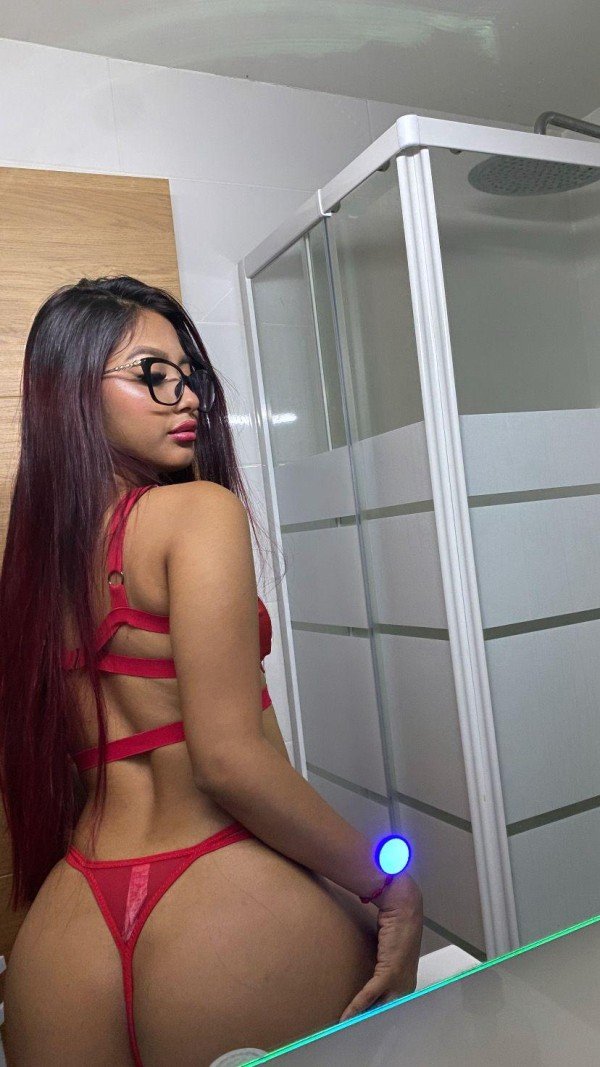 ENCANTADORA COLOMBIANA EN ARGUELLES